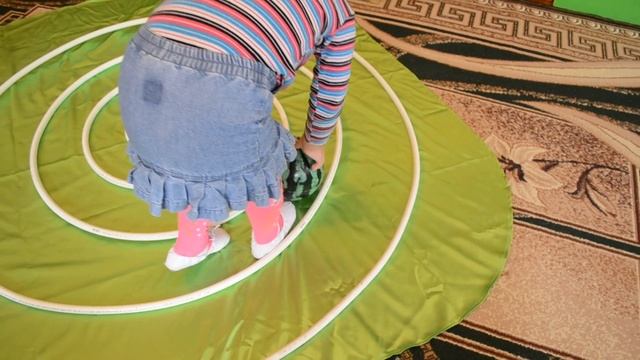 Копия видео "Подвижная игра Веселый лабиринт Младшая группа Нетрадиционное оборудование" смотреть онлайн