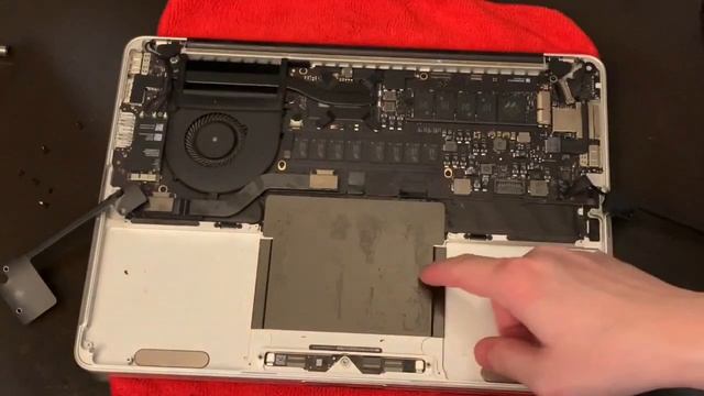 13” Macbook Pro Battery Replacement - late 2013 with Retina display Model A1502 EMC 2678 смотреть онлайн