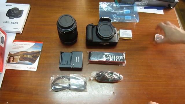Canon 700D EOS DSLR – Unboxing and accessories (with Canon EF-S 18-135 mm F/3.5-5.6 IS STM lens) смотреть онлайн