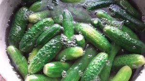 Отличный вариант для ленивых , научила свекровь . Крутим огурцы.