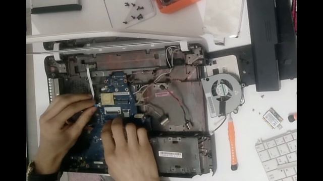 Toshiba Satellite C660D Disassembly and Replacement смотреть онлайн