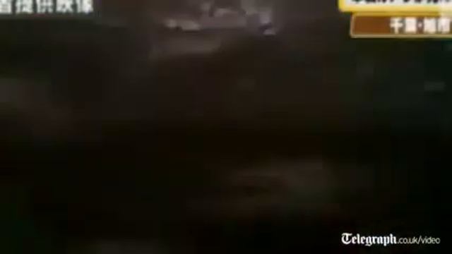 житель+японии+снял+на+видео+как+его+ударило+цунами смотреть онлайн
