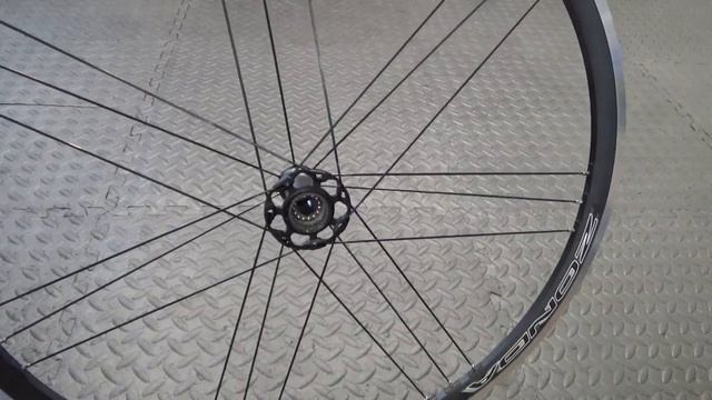 Campagnolo Zonda C17 Rear Wheel Bearing Service смотреть онлайн