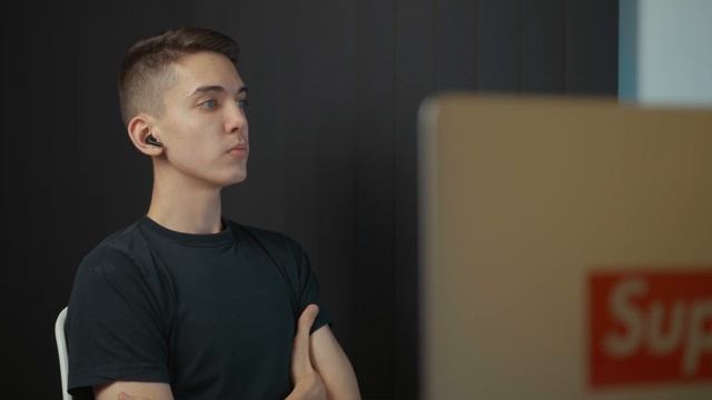 Сравнение AirPods Pro vs AirPods 2 — ОБА ХОРОШИ, НО... смотреть онлайн