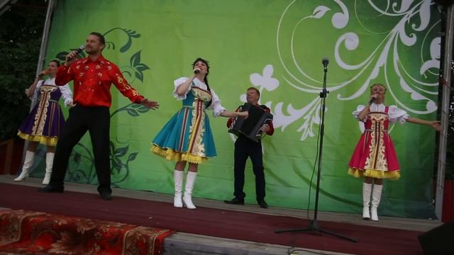 75 лет городу Болотное. Ансамбль "Свои люди" Эх, земля, ты матушка Россия! 28.7.2018 смотреть онлайн