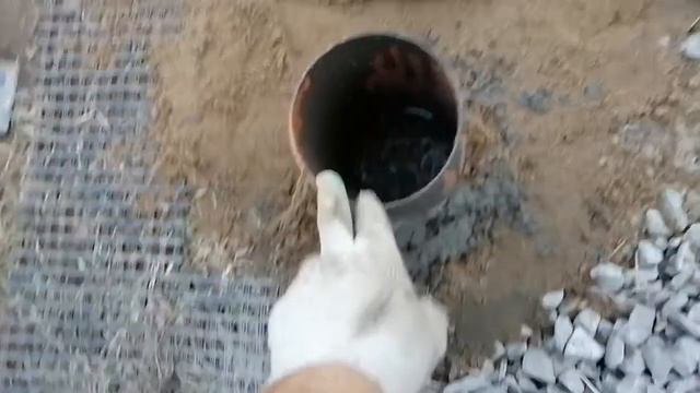 Ставим столбы для ворот.