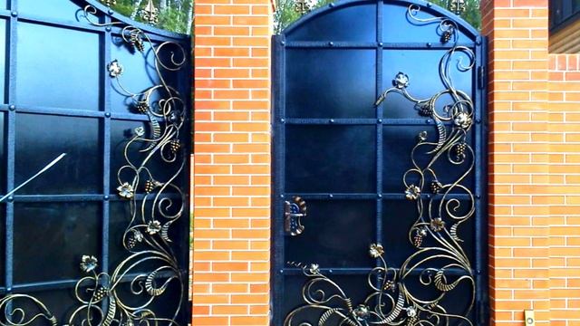 Кованая калитка возле ворот отдельно забор из красного кирпича столбы установка Днепр смотреть онлайн