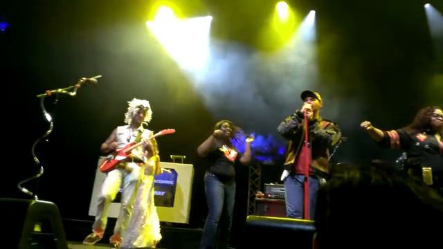 The Flux Capacitors peform the Ghostbusters Theme - featuring Dante Basco (Hooks' Rufio)! смотреть онлайн