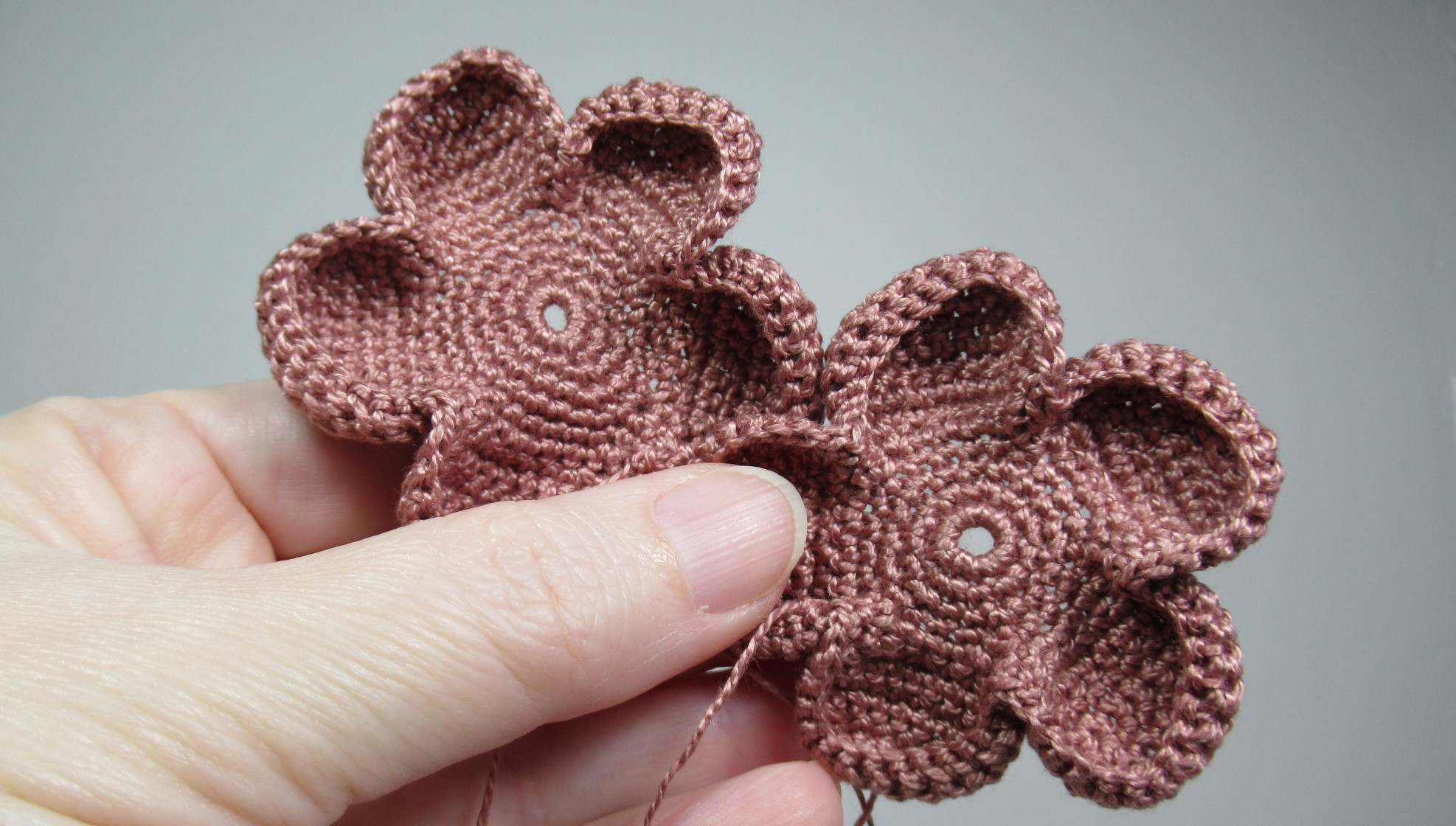 Как связать крючком цветок для браслета смотреть онлайн