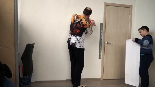 Как поклеить ростомер за 2 минуты :) на штукатурку. Наклеиваем онлайн!