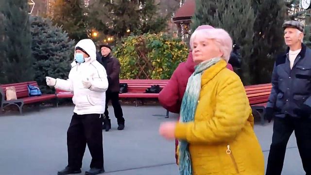 Я ИДУ ТЕБЕ НАВСТРЕЧУ! ТАНЦЫ В ПАРКЕ ГОРЬКОГО ХАРЬКОВ СЧАСТЛИВЫЕ ДНИ смотреть онлайн