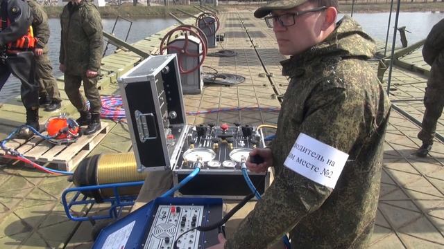 Видео: военные водолазы тестируют новое снаряжение под Волгоградом смотреть онлайн