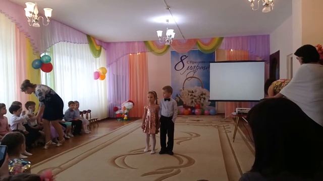 Карина читает стихотворение " Люблю свою маму".! смотреть онлайн