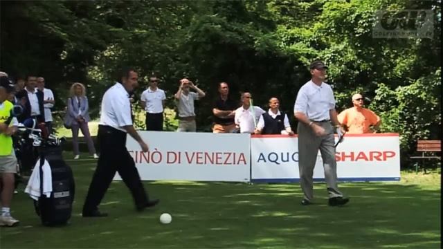 Top 10: UNIQUE Golf Swings | Golfing World смотреть онлайн