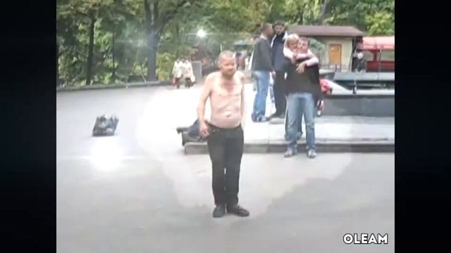 Man Rescued The Girl From The Dogs / Мужчина спас девушку от собак