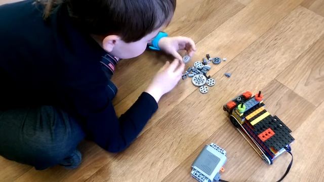 Школа юных инженеров! Мусороуборочная машина. (апрель 2016)