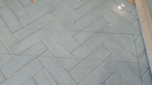 как правильно укладывается плитка ёлочкой!!!!