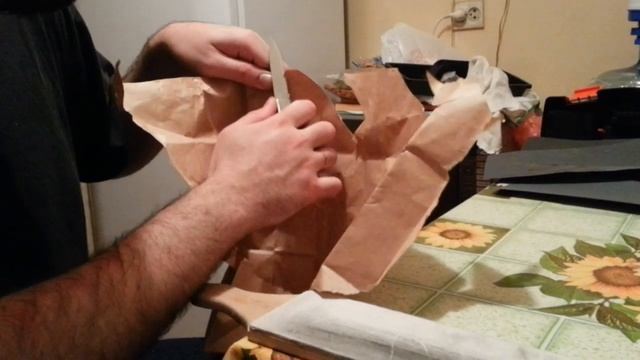 На кухне: заточка складного ножа на наждачной бумаге