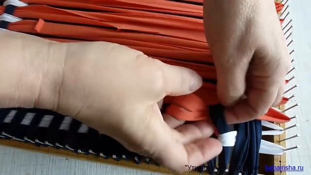 Коврик из тряпок на раме с гвоздиками смотреть онлайн