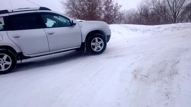 Дастер на 2WD на инжекторе на Экседишнах в снежный подъем смотреть онлайн