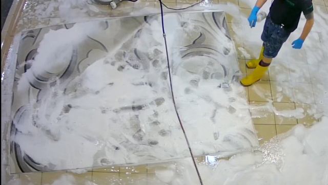 Прилично загрязненный ковер преображается после стирки/ Decently soiled rug transforms after washin смотреть онлайн