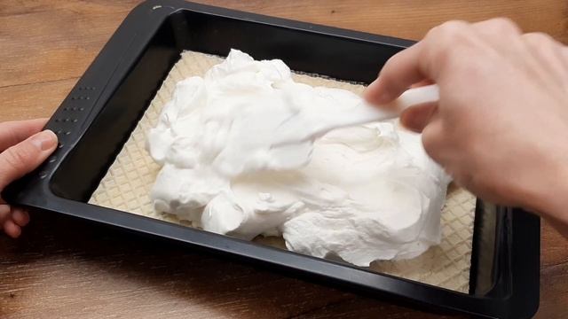 Беру сливки и сгущенку! В магазине его не покупаю! Готовлю мороженое дома!!! смотреть онлайн