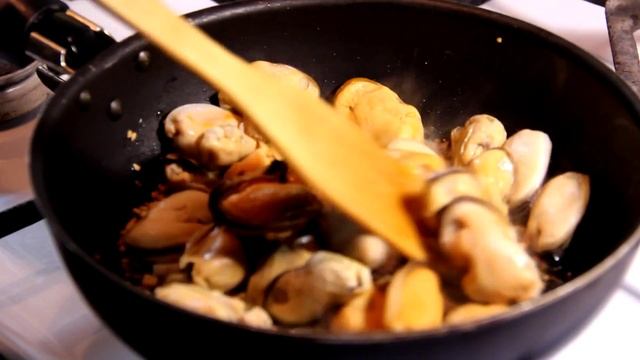 Мидии в сливочно чесночном соусе - Рецепт Максимум вкуса смотреть онлайн