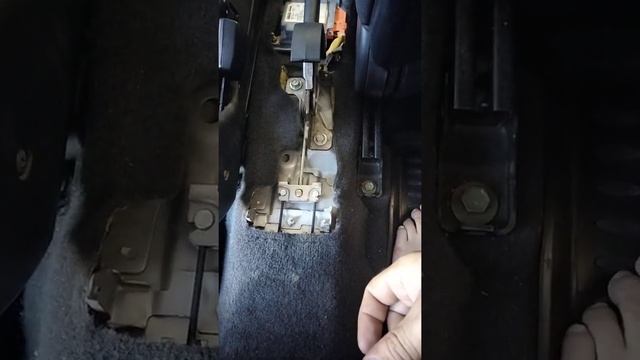 замена троса ручника на Ниссан Альмера классик