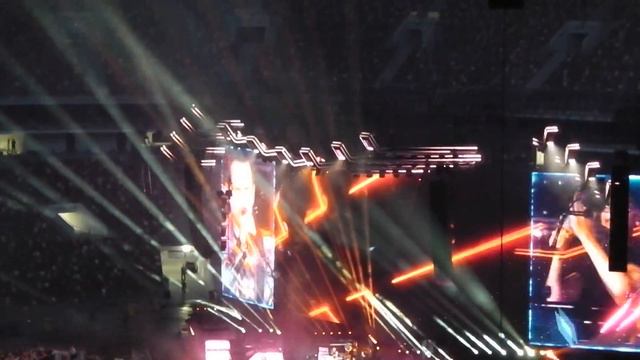 Muse - Supermassive Black Hole (Luzhniki Stadium, Moscow, Russia) смотреть онлайн