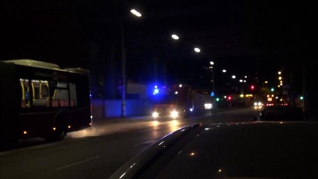 COVID-19 ! KDF, DEF Berufsfeuerwehr Wien & 2X Wiener Linien Busse/Corona Alarm im „Haus Erdberg“ смотреть онлайн