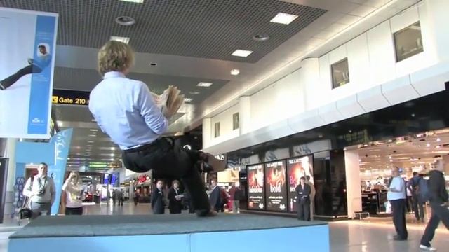 Невидимый стул. Классный трюк. смотреть онлайн