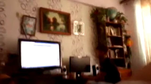 Мой брат слушает музыку!!! смотреть онлайн