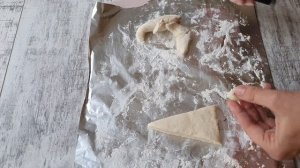 Елочки из соленого теста. Игрушка на елку своими руками. Новогодние поделки с детьми