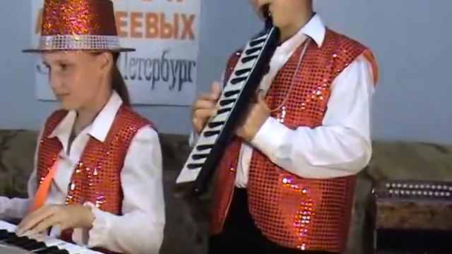 МЕЛОДИКА, СИНТЕЗАТОР АЛЕКСЕЕВЫ Романс Я встретил Вас смотреть онлайн
