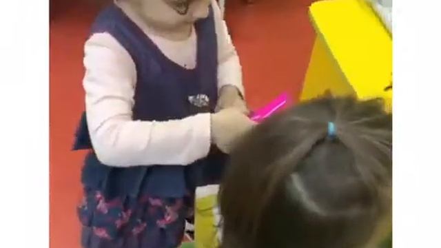 Сюжетно-ролевая игра "Салон красоты". гр.Неваляшки. смотреть онлайн