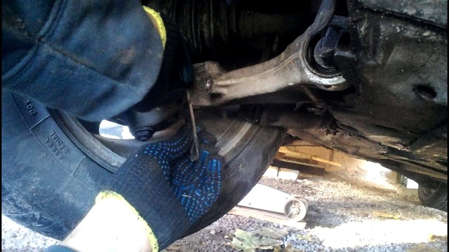 Замена ограничителя поворота колес на Volvo S80, S60