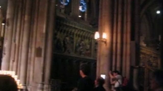 Service at Notre Dame Cathedral - Paris, France смотреть онлайн