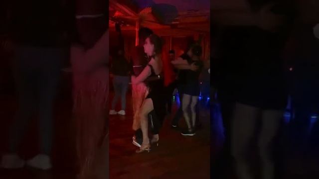 Halloween bachata Sensual dance - Elvis Stephen #halloween #bachata #video Daniel and desiree смотреть онлайн