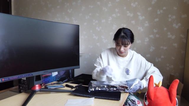 开箱MSI MPG27CQ，FreeSync显示器可以使用G-Sync?FPS玩家福音？用最好的2080TI，开启G-SYNC和不开有多大差别呢？（往期节目）（CC字幕） смотреть онлайн