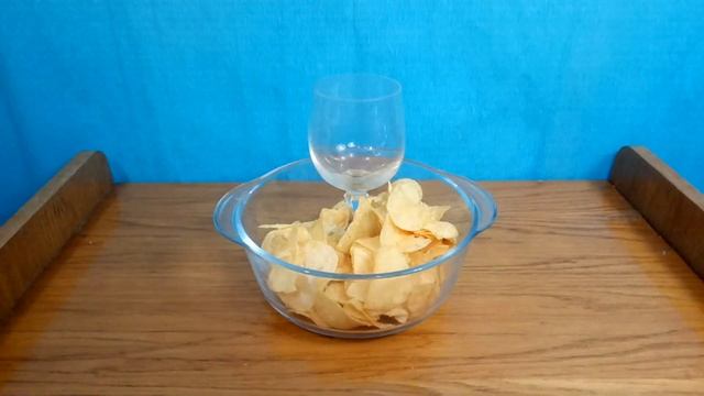 КАК ПРАВИЛЬНО ЕСТЬ ЧИПСЫ / ВКУСНЫЙ ЛАЙФХАК С ЧИПСАМИ смотреть онлайн