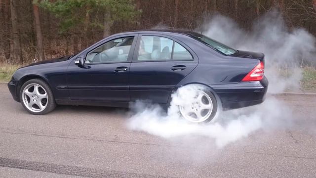 Mercedes C220 CDI W203 Burnout HD 1080p
