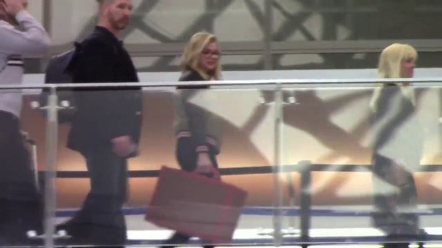 17 января 2016, Хлоя Морец замечена в «LAX», Лос Анджелес смотреть онлайн