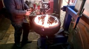 Как одеть резину с помощью бензина