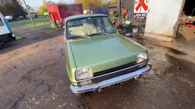 Getting my Renault 7 ready for the NEC classic car show in a few weeks,just a wash and touch up ! смотреть онлайн