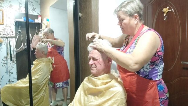 Домашний салон с цветами.