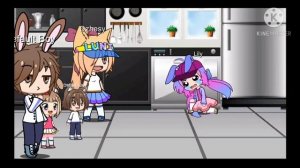 Meme открываю холодильник проверяю все запасы недостача обнаружил что за каша Где конфеты