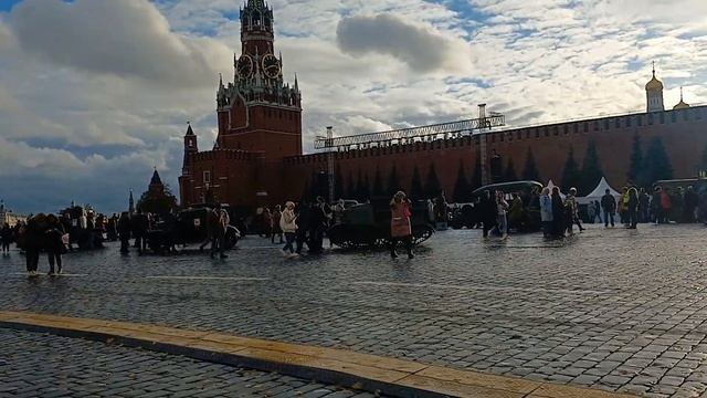 Выставка Военной техники на Красной Площади смотреть онлайн