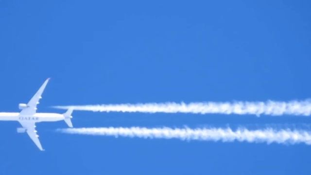 Qatar Airways in the sky over Voronezh. В небе над Воронежем. смотреть онлайн