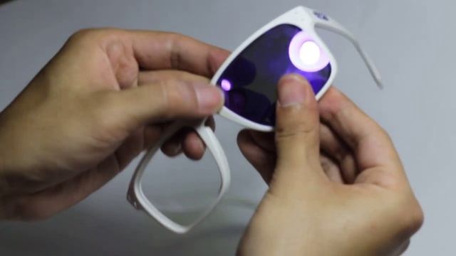 Lenses Installation Video For Oakley Holbrook Sunglasses смотреть онлайн