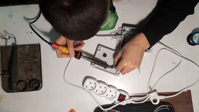 Удлинитель с двумя предохранителями смотреть онлайн